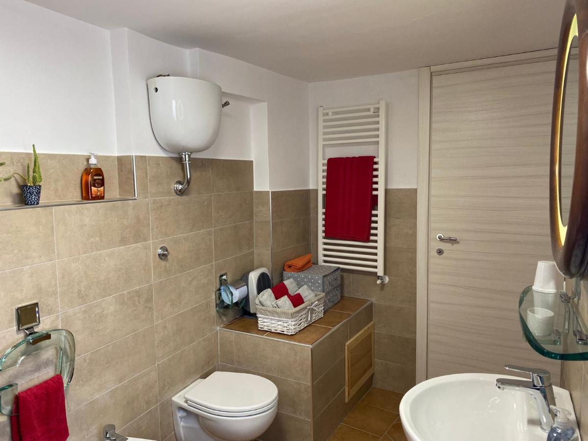 Ferienwohnung Alloggio A Via Impero Lenola Exterior foto
